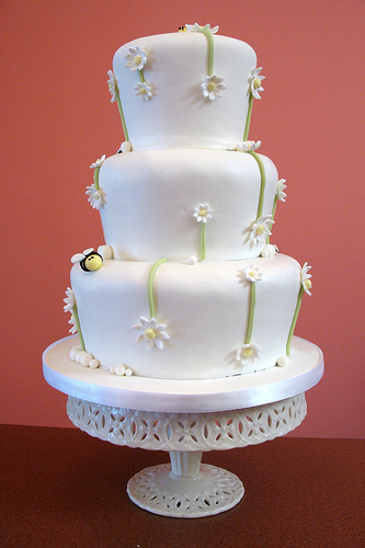 Fun White Daisy Wedding Cake