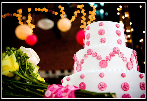 Cute Button Wedding Cake Pictures