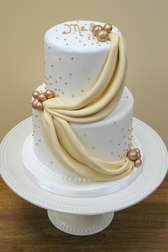 White wedding cake pictures with Gold Swag