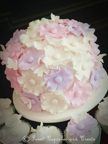 Ruffly Wedding Cake Pictures - Fondant Flowers