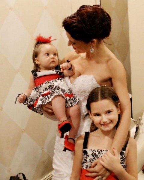 Real Wedding Pictures - Avital and the Little Girls