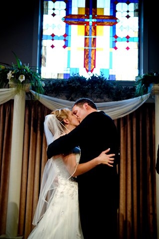 Real Wedding Pictures - First Kiss