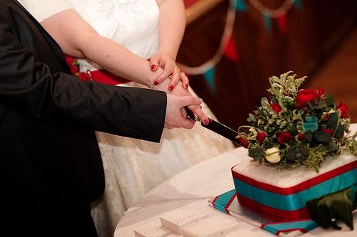 Real Wedding Pictures: Cutting the Cake
