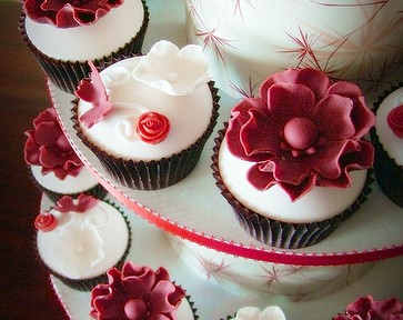 red wedding cakes